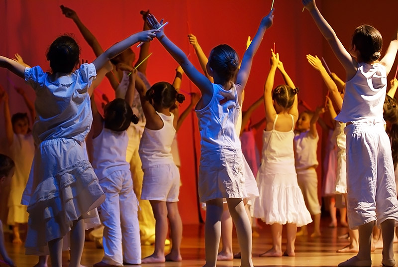 Girls-Dance-Group-800x536